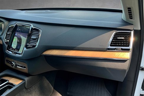 Certified 2025 Volvo XC90 B5 Plus w/ Protection Package Premier image 26