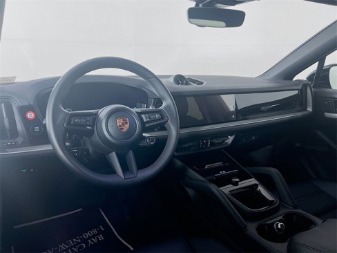 Used 2025 Porsche Cayenne Coupe image 25