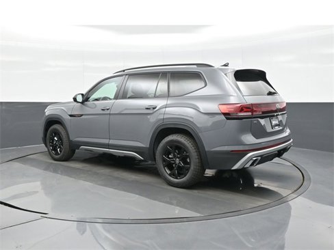 New 2025 Volkswagen Atlas Peak Edition SE image 5