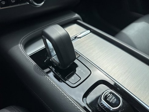 Certified 2025 Volvo XC90 B5 Core image 19