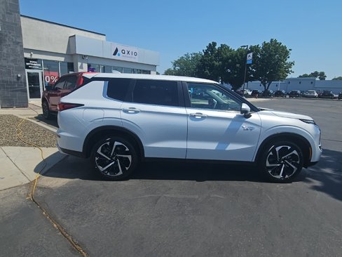 New 2025 Mitsubishi Outlander SE image 12