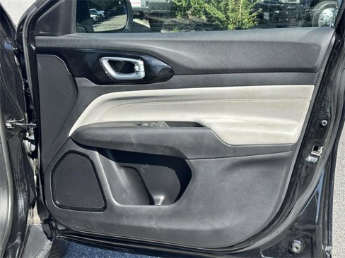 Used 2022 Jeep Compass Limited image 19