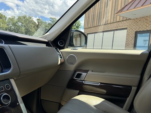 Used 2017 Land Rover Range Rover HSE image 37