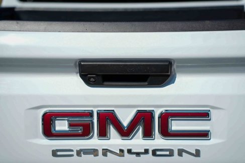 Used 2024 GMC Canyon Elevation image 12