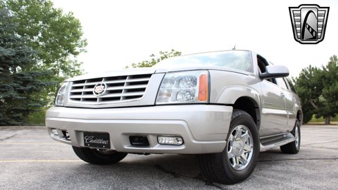 Used 2005 Cadillac Escalade AWD image 3