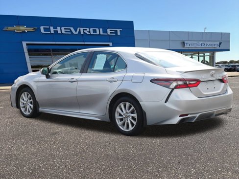 Used 2024 Toyota Camry SE image 3