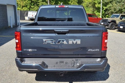 New 2025 RAM 1500 4x4 Crew Cab image 7