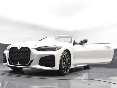 Used 2024 BMW M440i Convertible w/ Premium Package image 29