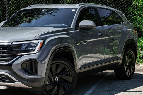 Used 2024 Volkswagen Atlas Cross Sport SE w/ Panoramic Sunroof Package image 7