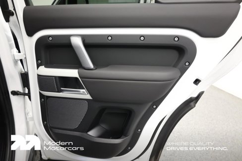 Used 2024 Land Rover Defender 110 X-Dynamic SE image 19