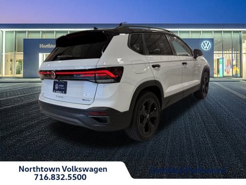 Certified 2025 Volkswagen Taos SE image 3
