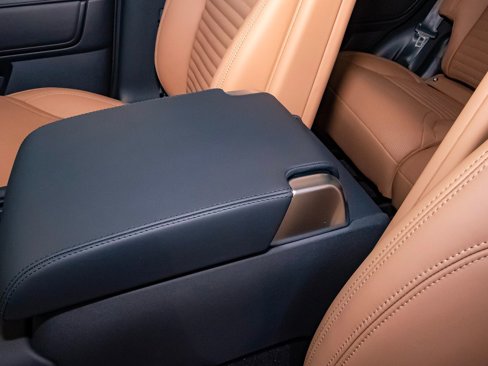 New 2025 Land Rover Discovery Metropolitan Edition image 33