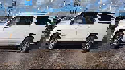 New 2025 Chevrolet Suburban Premier image 5