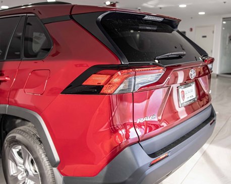 Used 2025 Toyota RAV4 XLE image 14