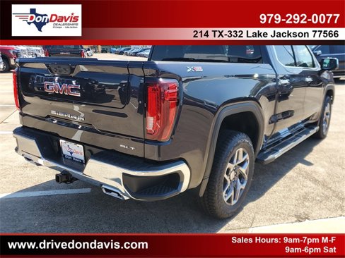 New 2026 GMC Sierra 1500 SLT image 3