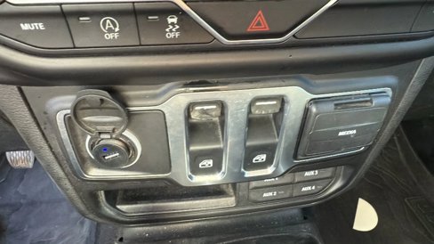 Used 2020 Jeep Wrangler Sport image 16
