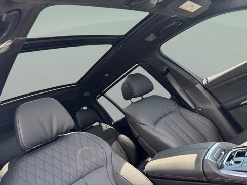 New 2026 BMW X7 M60i image 36