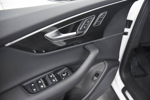 Used 2025 Audi Q7 3.0T Premium w/ Convenience Package image 9