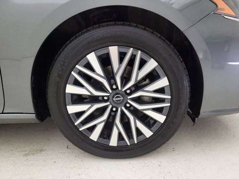 Used 2024 Nissan Altima 2.5 SV image 18