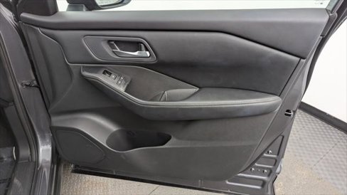 Used 2025 Nissan Rogue SV image 23
