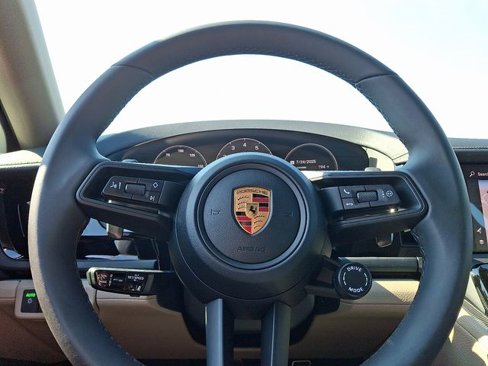 New 2025 Porsche Panamera 4 image 18