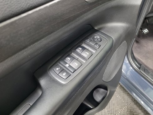 Used 2018 Jeep Grand Cherokee Altitude image 27