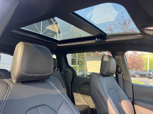 New 2025 Chrysler Pacifica Select image 16