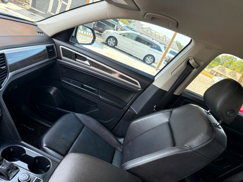 Used 2018 Volkswagen Atlas SE w/ R-Line Package image 21
