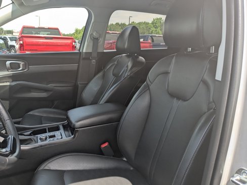 Used 2025 Kia Sorento S image 13
