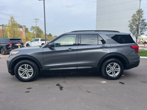 Used 2022 Ford Explorer XLT w/ Equipment Group 202A image 8