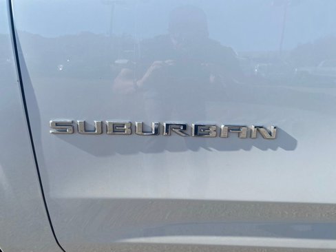 Used 2022 Chevrolet Suburban High Country image 9
