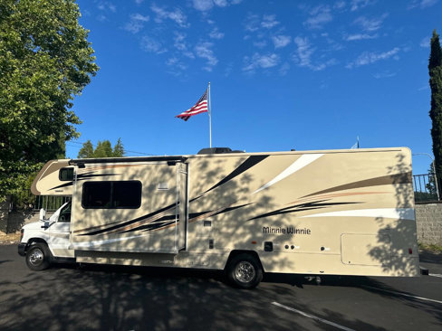 Used 2016 Ford E-450 and Econoline 450 Super Duty w/ Motorhome Prep Package image 19