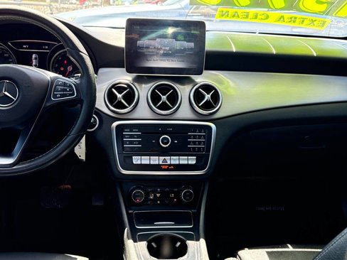 Used 2018 Mercedes-Benz CLA 250 image 23