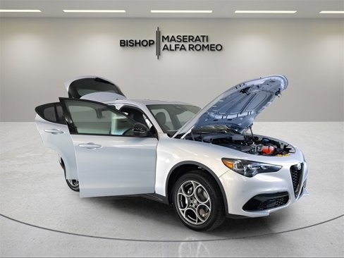 New 2025 Alfa Romeo Stelvio Sprint image 9