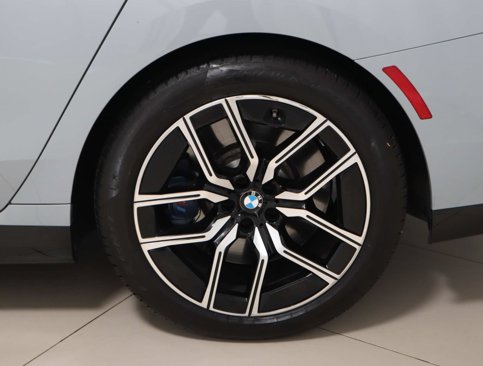 Used 2023 BMW 760i xDrive w/ Parking Assistance Package image 9