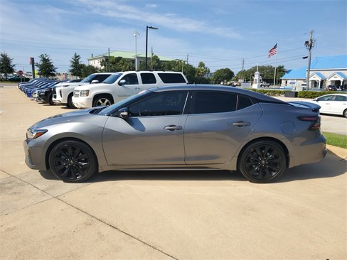 Used 2023 Nissan Maxima SR w/ Sport Mat Group image 2