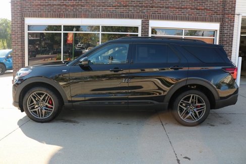 New 2025 Ford Explorer ST-Line image 4