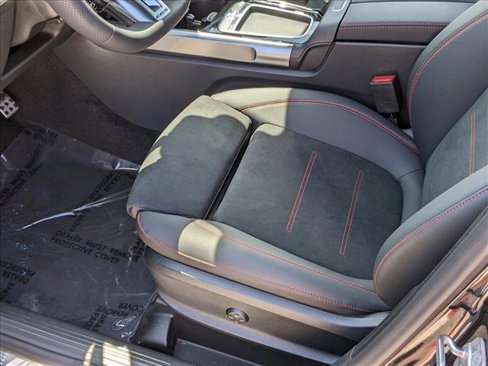 New 2024 Mercedes-Benz GLB 35 AMG 4MATIC image 4