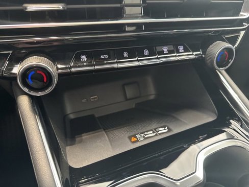 New 2026 Chevrolet Traverse RS w/ LPO, Floor Liner Package image 26