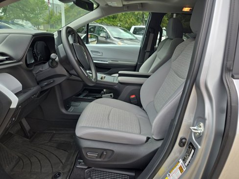 Certified 2025 Toyota Sienna LE image 15