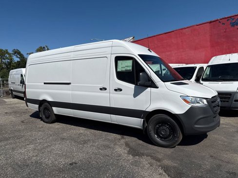 Used 2025 Mercedes-Benz Sprinter 2500 image 10