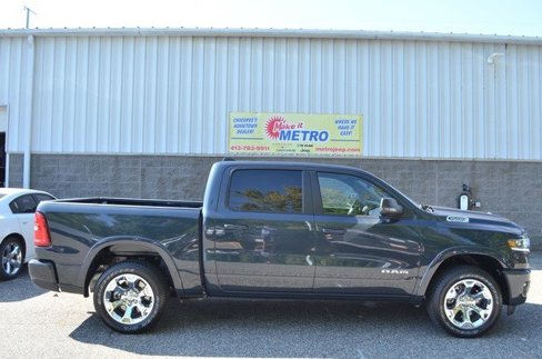 New 2025 RAM 1500 4x4 Crew Cab image 9