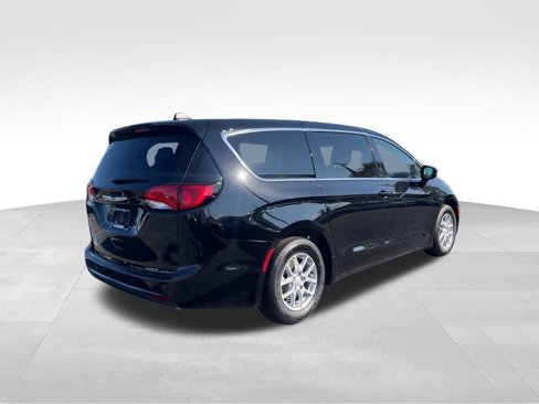 New 2026 Chrysler Voyager LX image 5