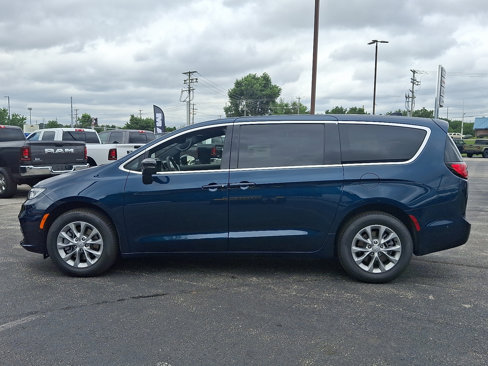 New 2025 Chrysler Pacifica Select image 5