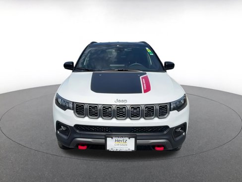 Used 2025 Jeep Compass Trailhawk image 4