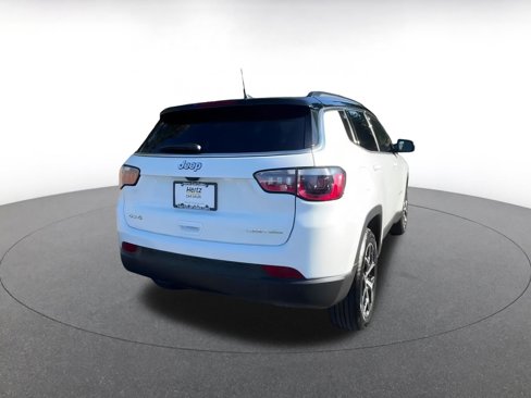Used 2025 Jeep Compass Limited image 15