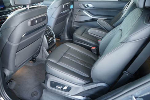 New 2026 BMW X7 M60i image 19