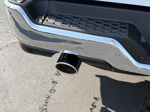 New 2026 RAM 1500 4x4 Crew Cab image 11