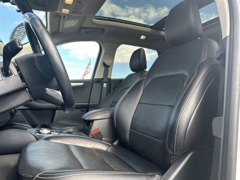 Used 2020 Ford Escape SE Sport image 27