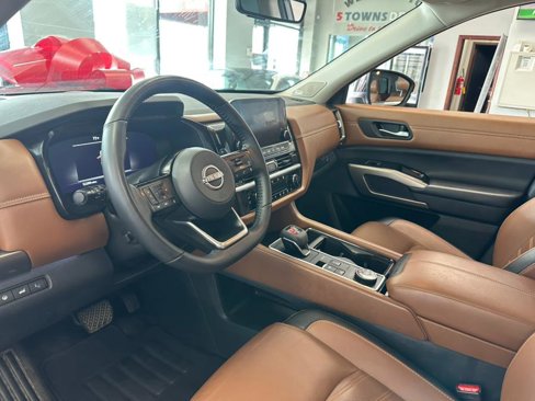 Used 2023 Nissan Pathfinder Platinum w/ Black Appearance Package image 24